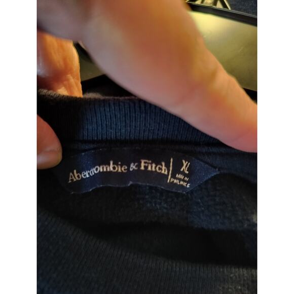 3419) Abercrombie & Fitch Navy  Crop Crewneck Sweater Size XL - Picture 5 of 6
